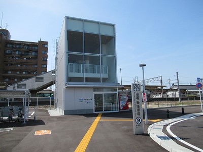東口