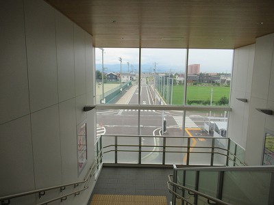 東口