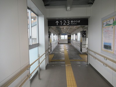 東口