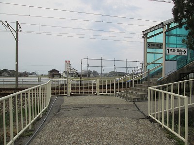 駅舎から