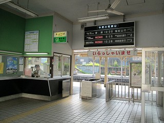 出・改札口