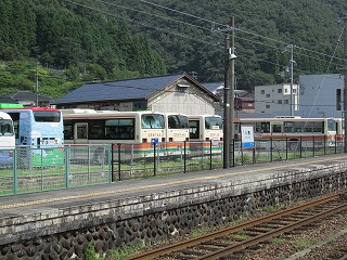 バス