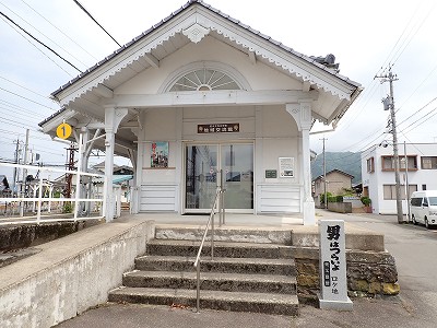�i�������w�摜
