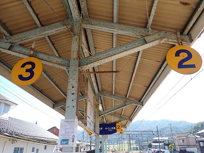 �i�������w�摜