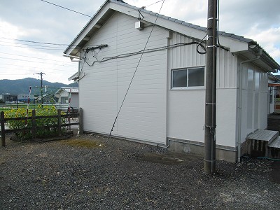 駅舎横
