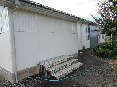 駅舎横