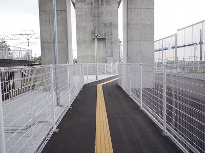 �z�O�ԓ��w�摜