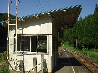 越前薬師駅駅舎