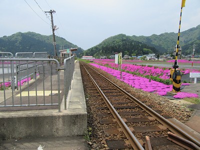 駅へ