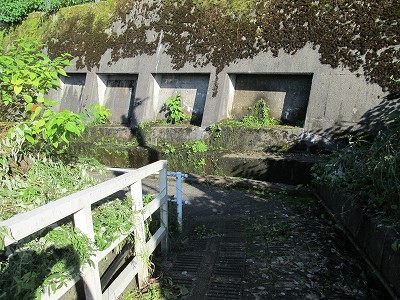 駅舎へ