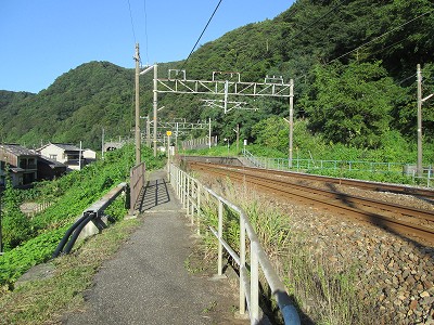 能生方面ホームへ