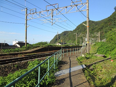 梶屋敷方面ホームへ
