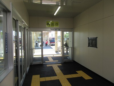西出口