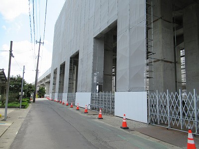 東口