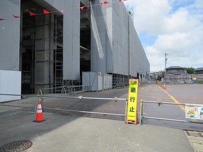 東口
