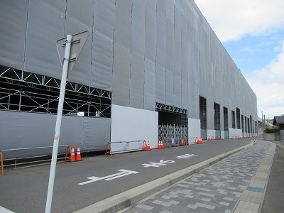 東口