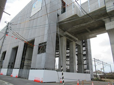 東口