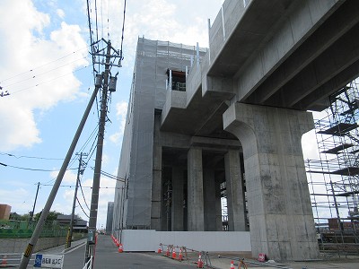 東口