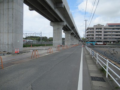 東口