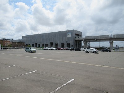 東口