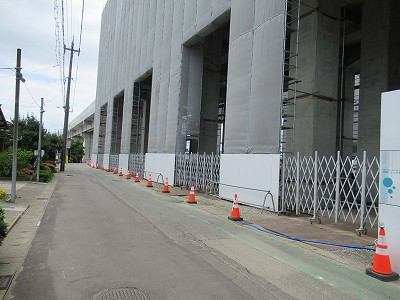 東口
