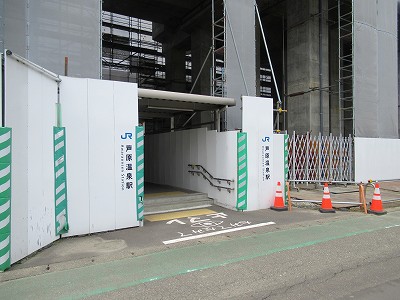 東口