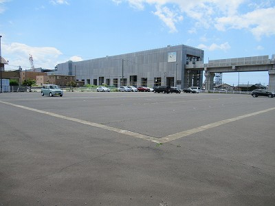 東口