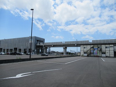 東口