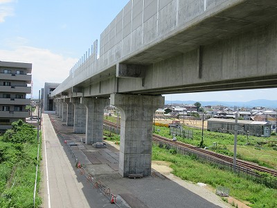東口側