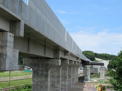 東口側