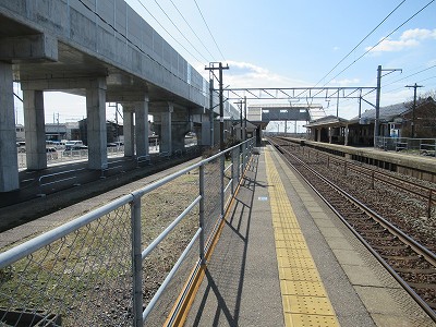 松任駅側