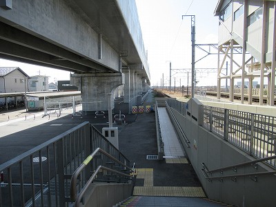 東口