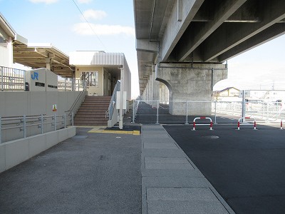 東口