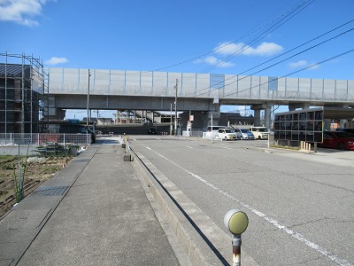 東口