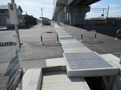 東口