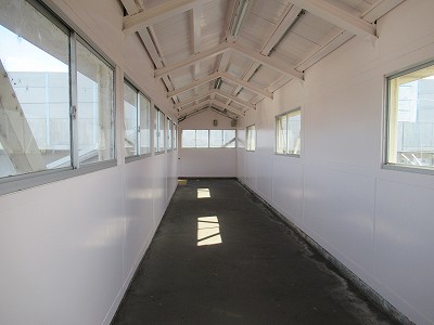 跨線橋内