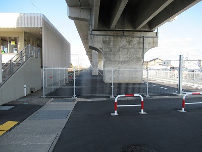 東口