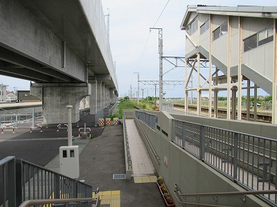 東口