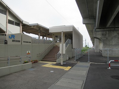 東口