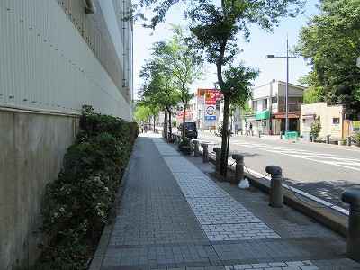 駅前から