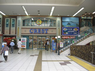 改札口より