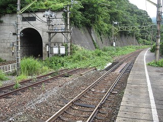 トンネルへ