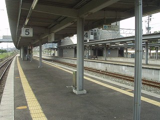 構内