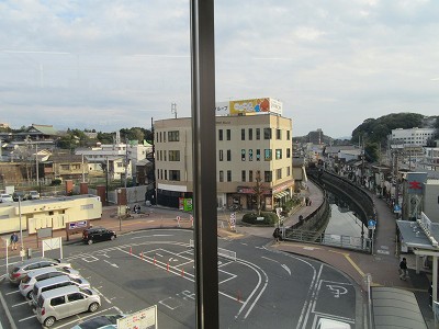 東口
