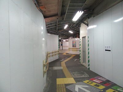 進む