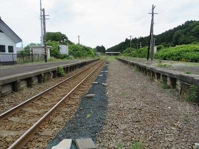 構内踏切より