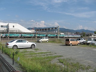 反対側より