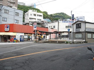 正覚寺下電停構内