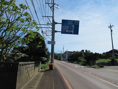 進む