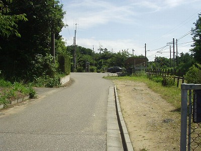 右へ